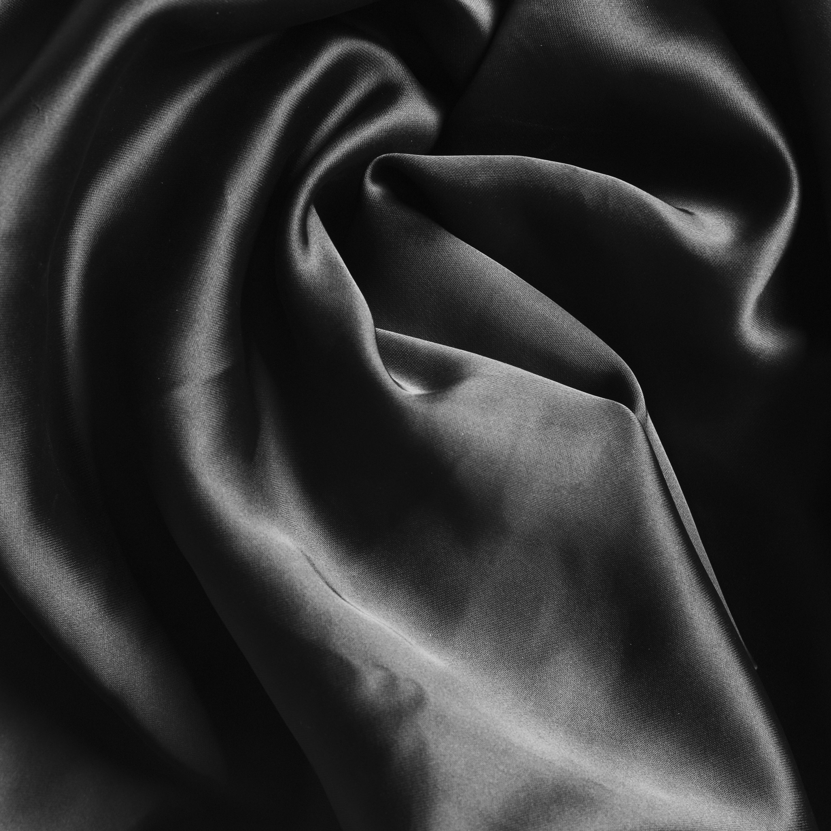 The Nightstand Kit: Black Mask + 2 Essentials Oils